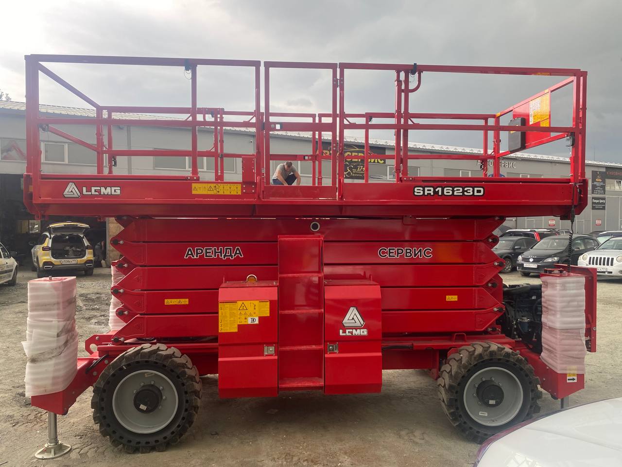 Ножничный дизельный подъемник LGMG SR1623D